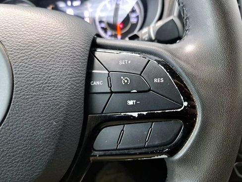 Used 2020 Jeep Cherokee Latitude Plus AWD/4WD image 19