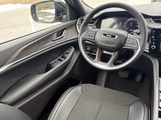 New 2026 Jeep Grand Cherokee Altitude AWD/4WD image 32