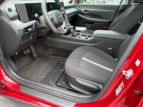 Certified 2025 Hyundai Sonata SE FWD image 9