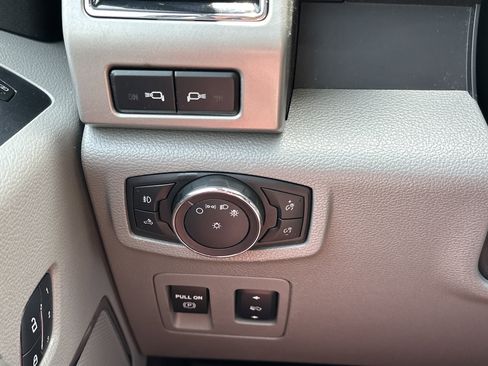 Used 2018 Ford F150 Lariat w/ Equipment Group 502A Luxury AWD/4WD image 28