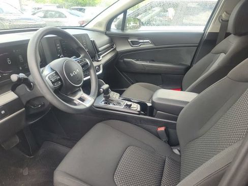 Certified 2025 Kia Sportage LX AWD/4WD image 9