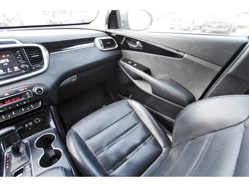 Used 2019 Kia Sorento SX FWD image 11