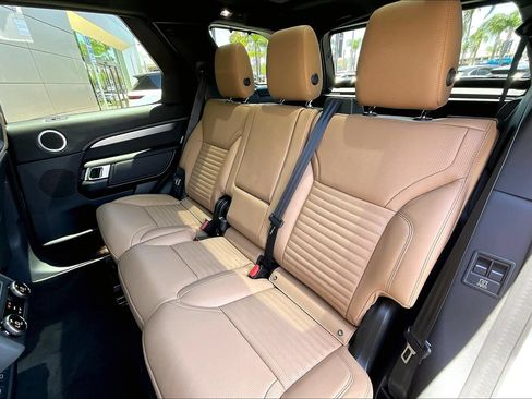 New 2026 Land Rover Discovery Limited Edition AWD/4WD image 10