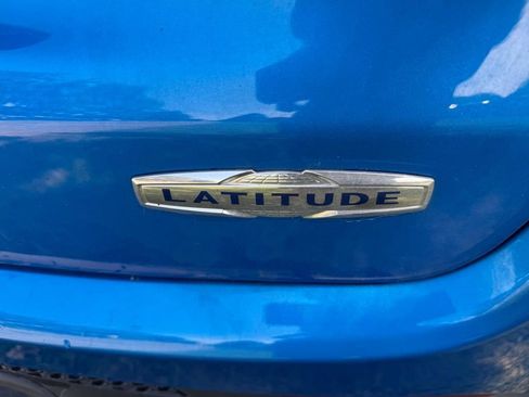 Used 2018 Jeep Compass Latitude w/ Cold Weather Group AWD/4WD image 10