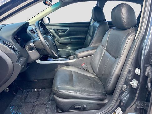 Used 2014 Nissan Altima 2.5 SV w/ Convenience Package image 21