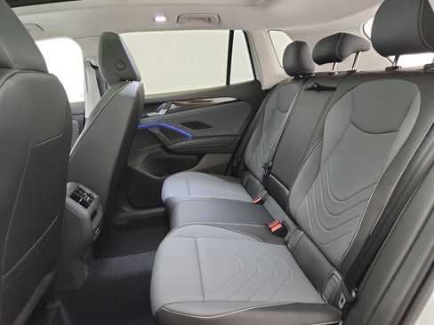 New 2025 Volkswagen Tiguan SE image 31