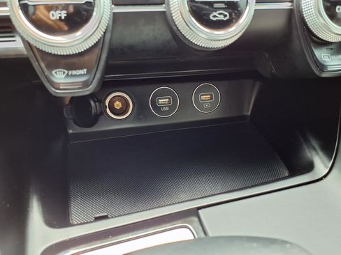Used 2023 Genesis G70 2.0T RWD image 8