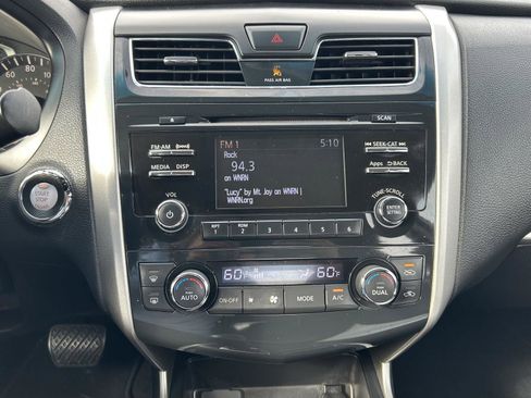 Used 2015 Nissan Altima 2.5 SV w/ Convenience Package image 18