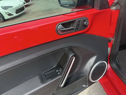 Used 2019 Volkswagen Beetle 2.0T SE FWD image 12
