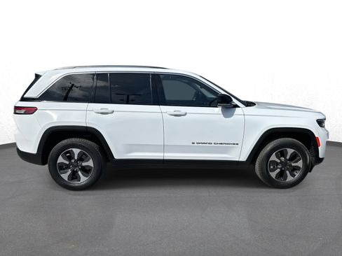 Used 2023 Jeep Grand Cherokee image 2