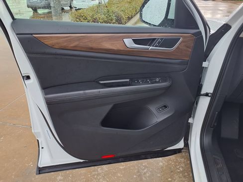 Used 2025 Volkswagen Atlas SE FWD image 14