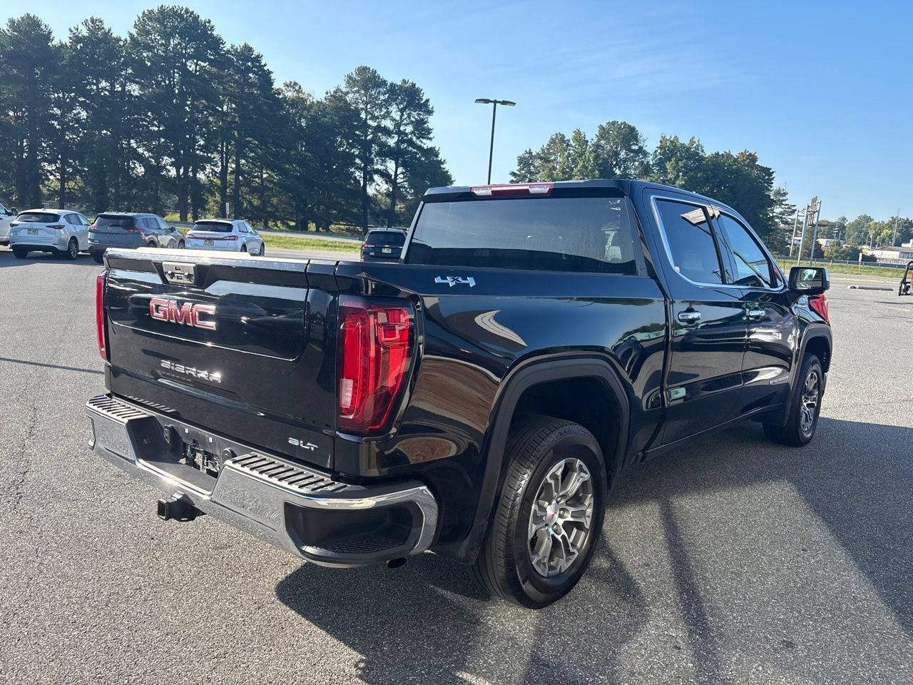 Used 2025 GMC Sierra 1500 SLT AWD/4WD image 10