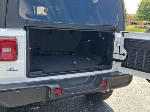 Used 2025 Jeep Wrangler Unlimited Sahara w/ Safety Group AWD/4WD image 27