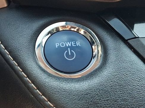 Used 2017 Toyota RAV4 XLE AWD/4WD image 16