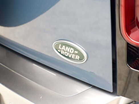 Used 2023 Land Rover Defender 110 SE image 12