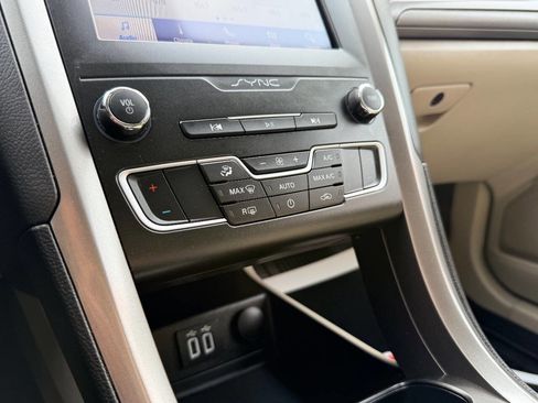 Used 2020 Ford Fusion SE image 25