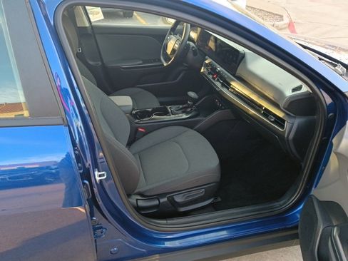 Used 2025 Kia K4 LXS image 8