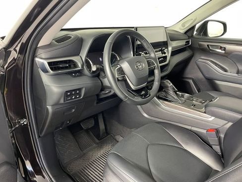 Used 2022 Toyota Highlander Platinum AWD/4WD image 3