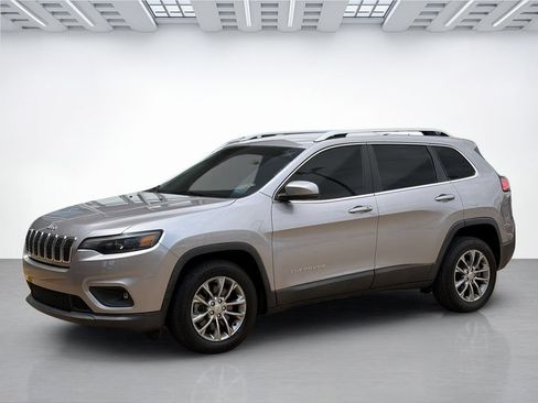 Used 2019 Jeep Cherokee Latitude Plus w/ Comfort/Convenience Group FWD image 2