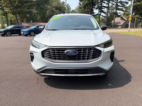 Used 2025 Ford Escape Active AWD/4WD image 2