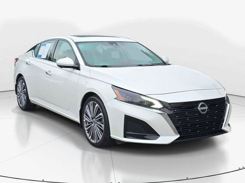 Used 2025 Nissan Altima 2.5 SL FWD image 3
