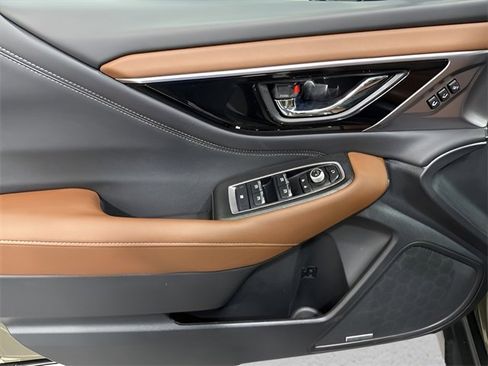 Used 2025 Subaru Outback Touring XT image 9