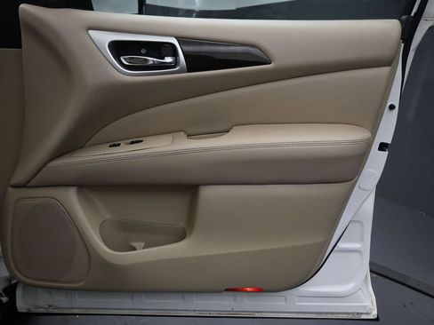 Used 2014 Nissan Pathfinder Platinum w/ Platinum Premium Package AWD/4WD image 31