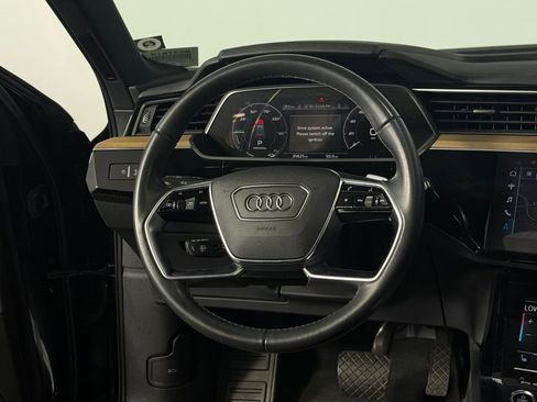 Used 2024 Audi Q8 e-tron Premium Plus w/ Premium Plus Package image 15