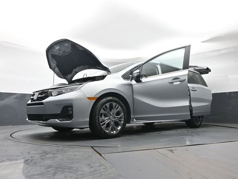 Used 2025 Honda Odyssey Touring image 46