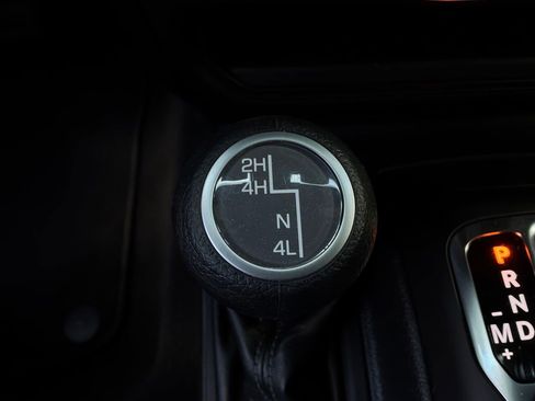Used 2025 Jeep Wrangler Unlimited Sport AWD/4WD image 19