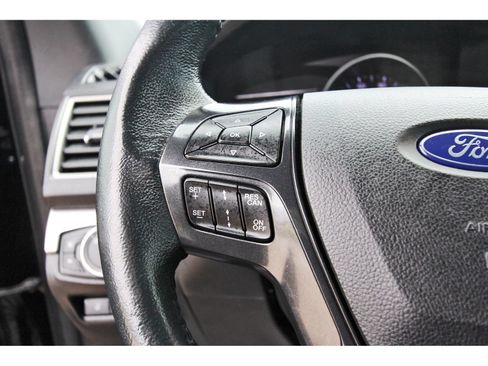 Used 2018 Ford Explorer XLT w/ Equipment Group 202A FWD image 24