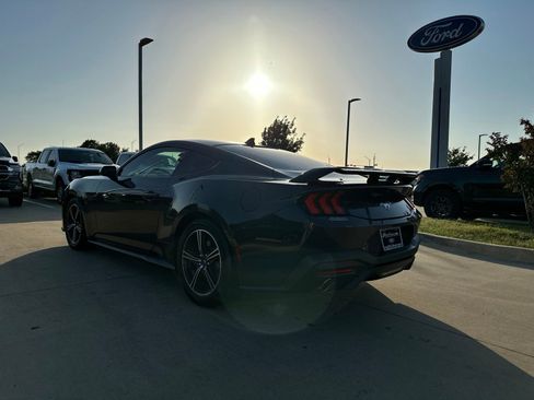Used 2024 Ford Mustang Coupe RWD image 4