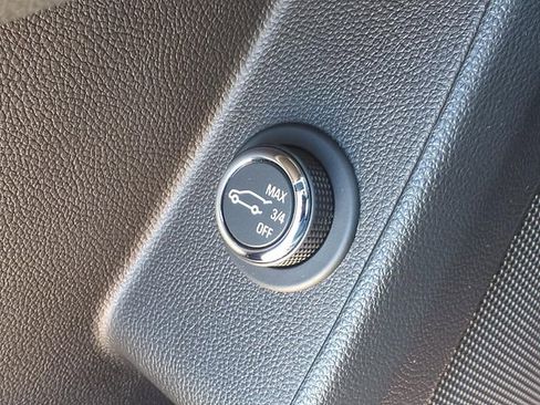 Used 2023 Chevrolet Traverse RS FWD image 19
