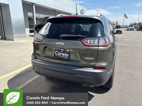 Used 2019 Jeep Cherokee Latitude w/ Cold Weather Group AWD/4WD image 7