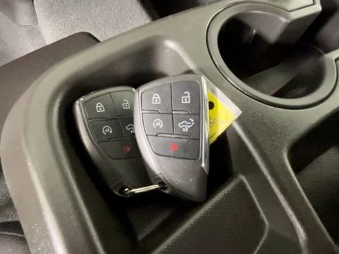 Used 2022 Chevrolet Silverado 1500 LT AWD/4WD image 30