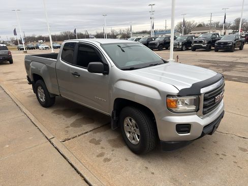 Used 2018 GMC Canyon SL image 3