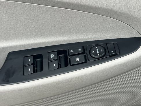 Used 2020 Hyundai Tucson SE image 13