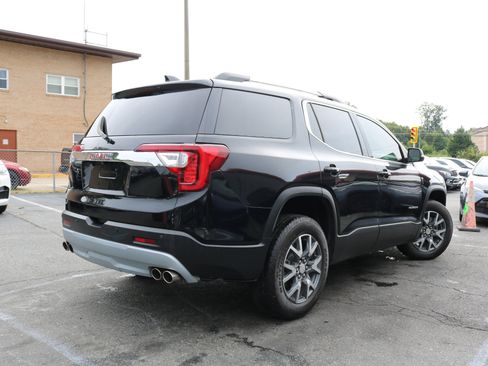 Used 2023 GMC Acadia SLT image 2