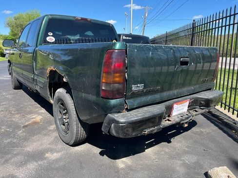 Used 2002 Chevrolet Silverado 1500 LS image 2