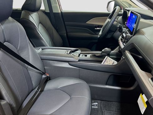 New 2026 Toyota Grand Highlander FWD image 28