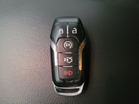 Used 2017 Ford Explorer XLT FWD image 32