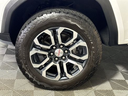 Used 2024 GMC Canyon AT4 w/ Technology Package AWD/4WD image 12
