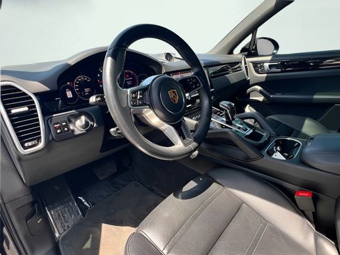 Used 2021 Porsche Cayenne AWD/4WD image 16