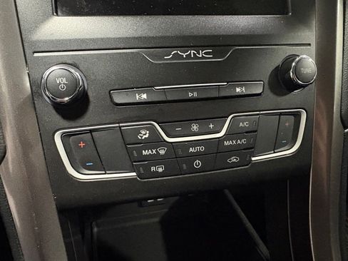 Used 2019 Ford Fusion SE image 14