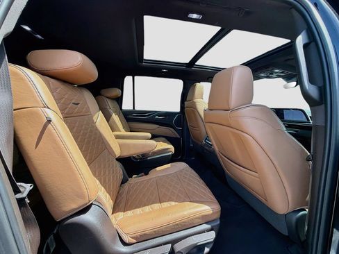 Certified 2024 Cadillac Escalade ESV Sport AWD/4WD image 31