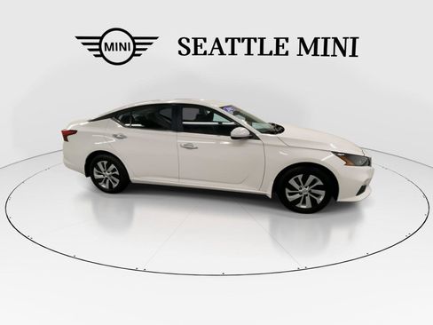 Used 2022 Nissan Altima 2.5 S FWD image 13