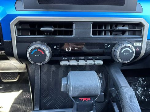 Used 2025 Toyota Tacoma TRD Off-Road AWD/4WD image 30
