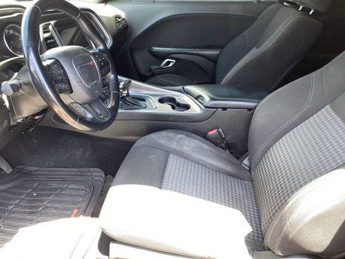 Used 2021 Dodge Challenger SXT w/ Driver Convenience Group RWD image 9