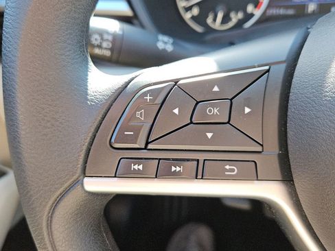 Used 2025 Nissan Altima 2.5 SV FWD image 21