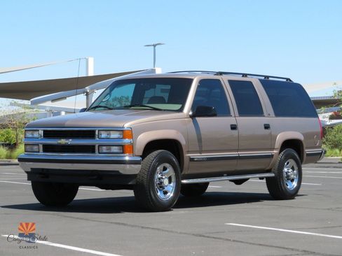 Used 1996 Chevrolet Suburban 2500 AWD/4WD image 5